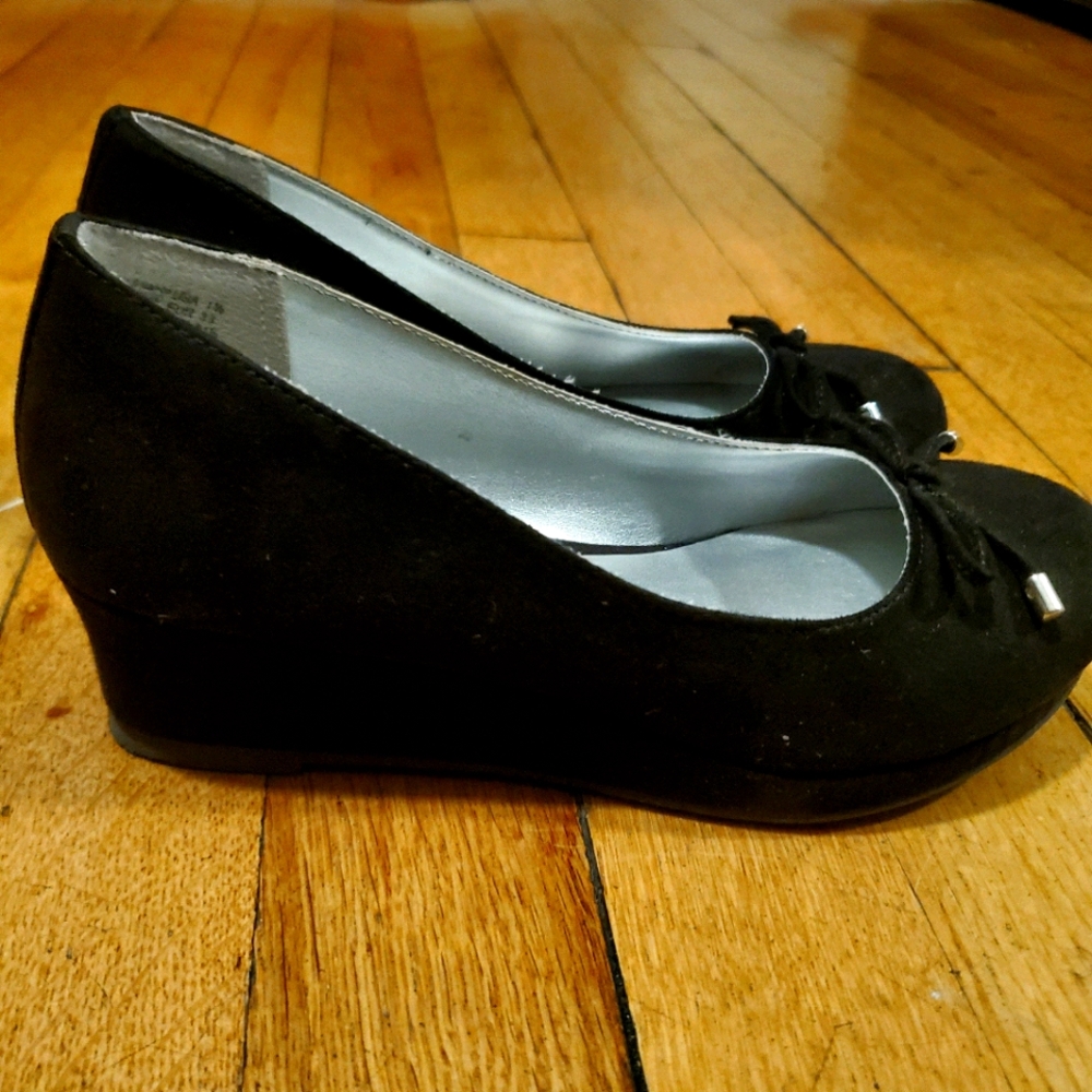 Marcie Black wedges with string bow payless